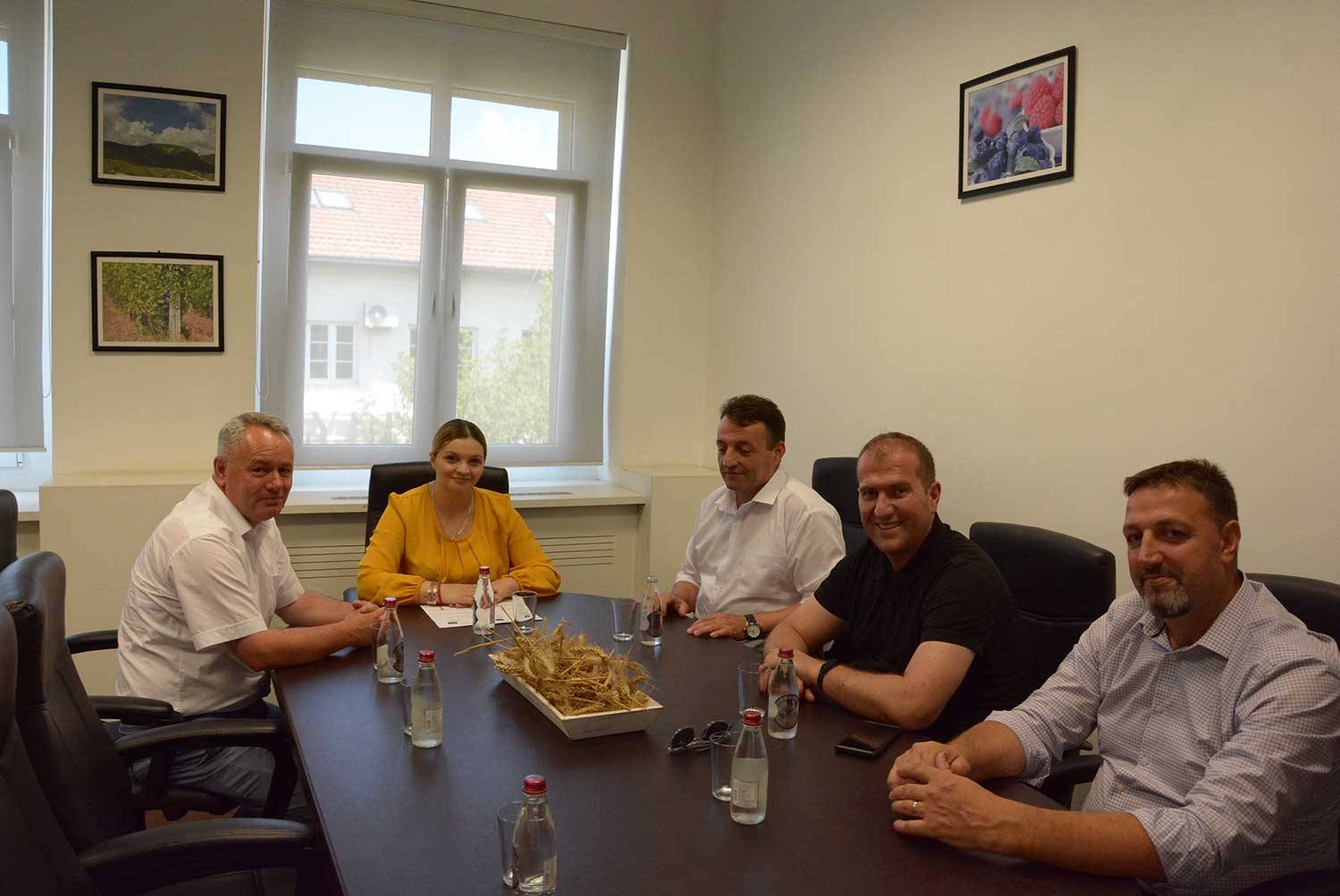 Ministria e Bujqësisë investon në ndërtimin e kanalit të ujitjes në Junik