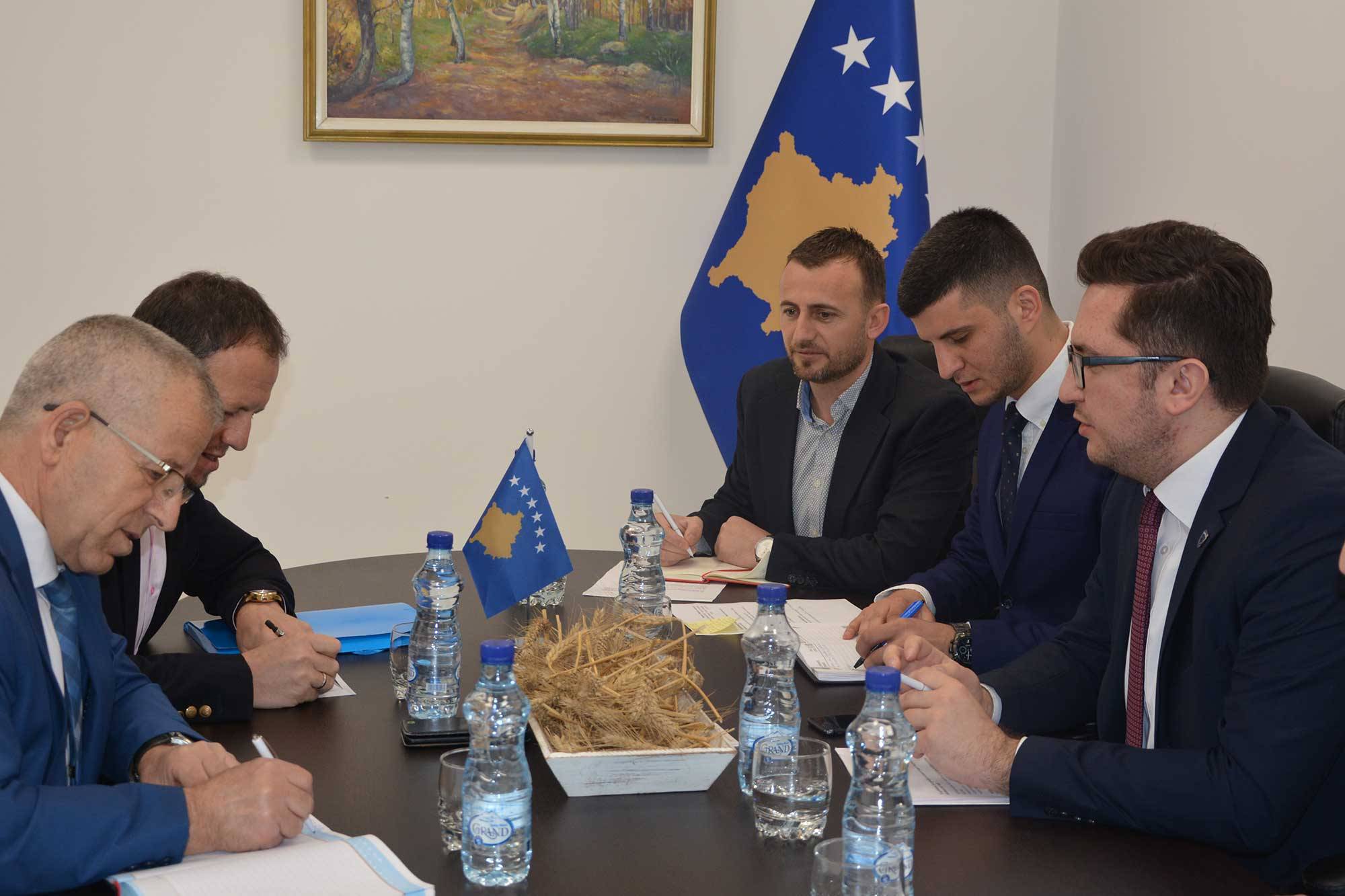 Ministri Mustafa takoi përfaqësuesit e Shoqatës së Mullisëve të Kosovës