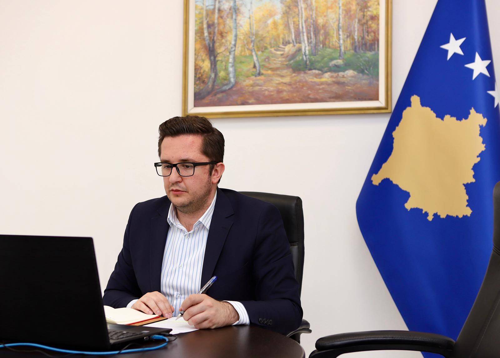 Ministri Mustafa takoi virtualisht përfaqësuesit e prodhimit të mishit të zogut
