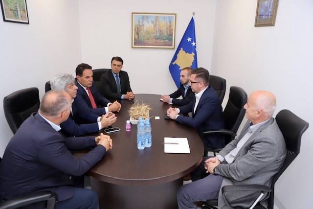 Ministri Mustafa priti në takim përfaqësuesit e Klubit të Prodhuesve të Kosovës