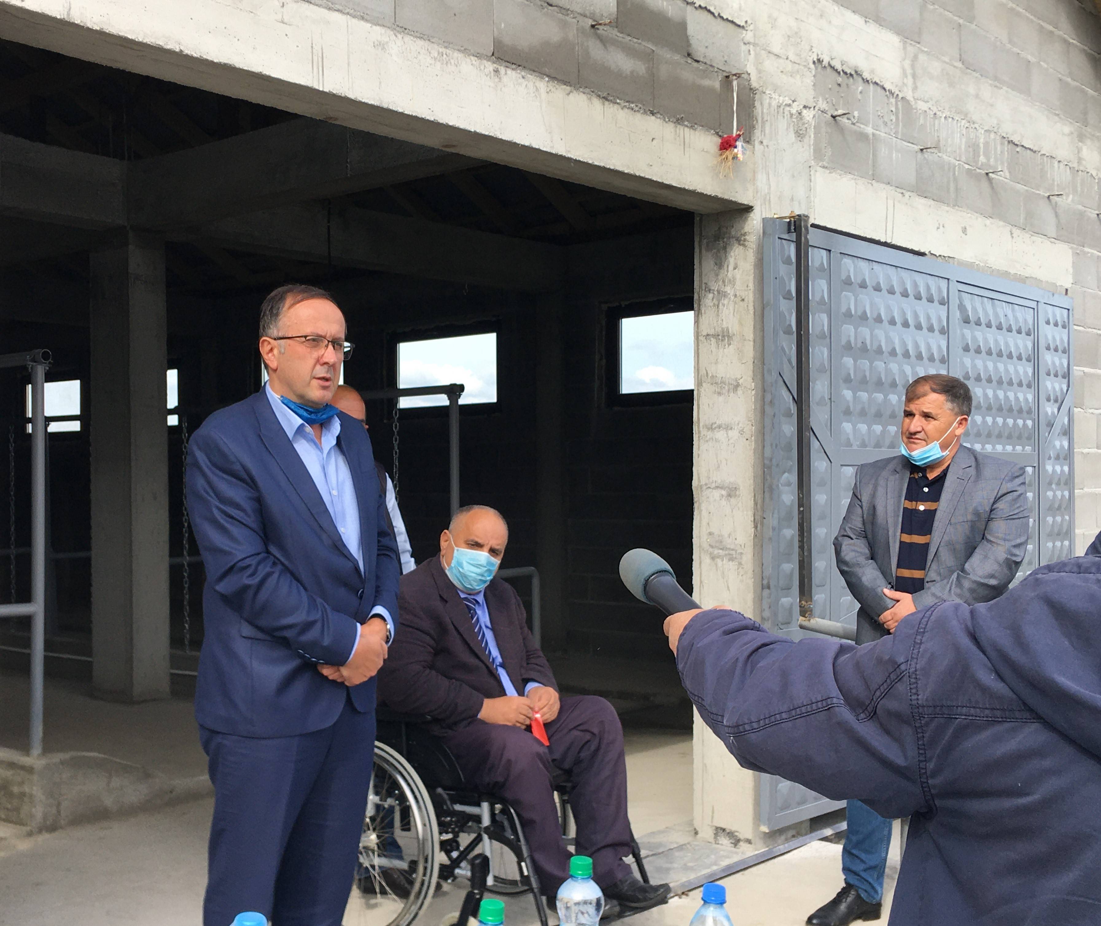 Zëvendësministri Ramadani mori pjesë në inaugurimin e fermës blegtorale