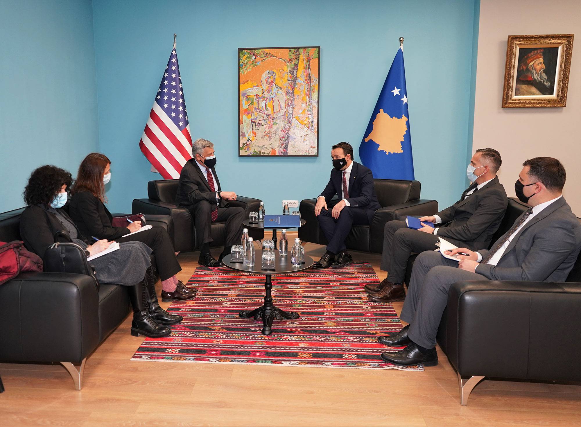 Ministri Faton Peci në takimin me Ambasadorin Philip Kosnett: Transparenca dhe ligjshmëria prioriteti ynë në drejtimin e ministrisë