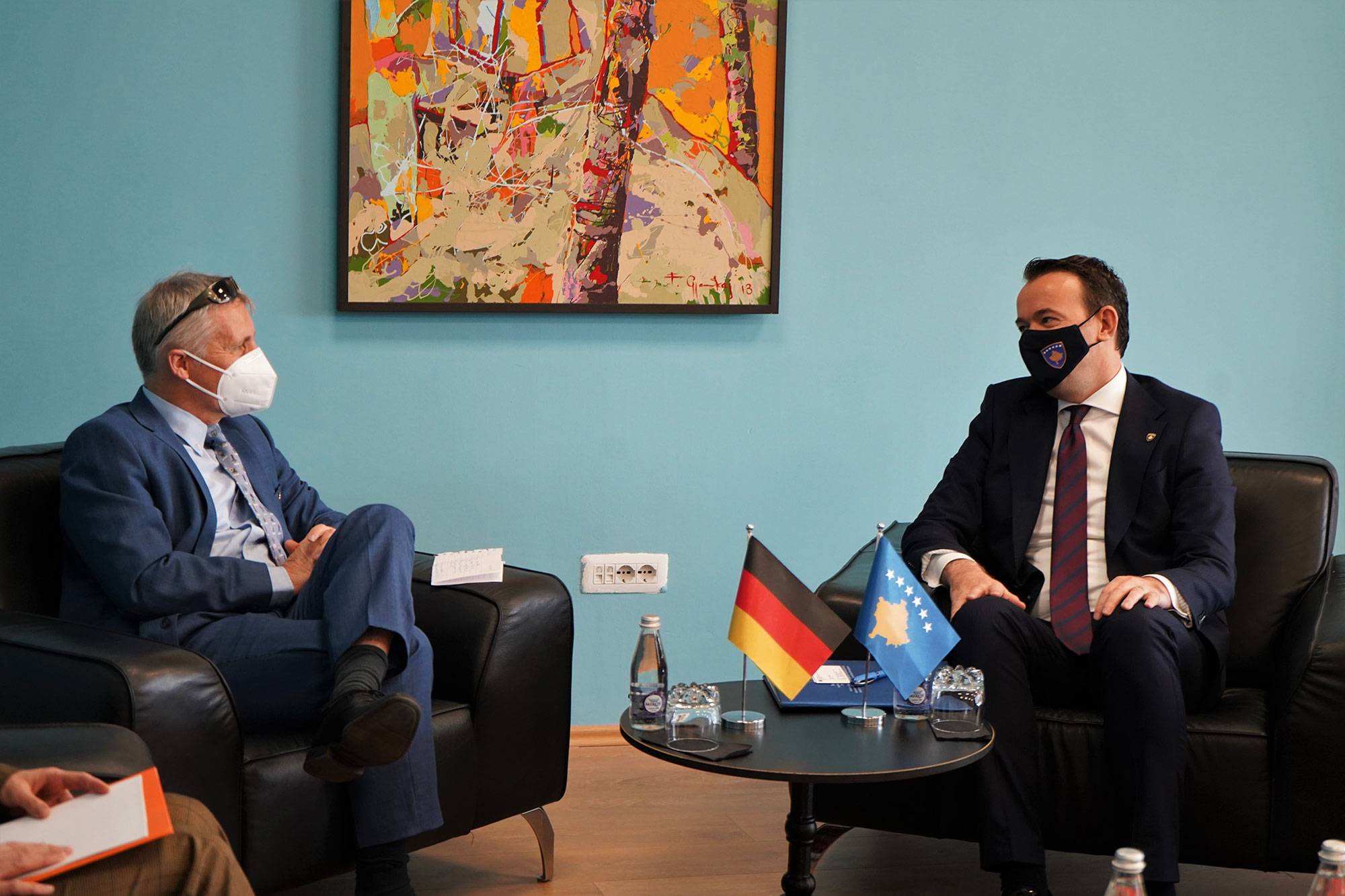 Ministri Peci pret në takim ambasadorin gjerman Jërg Rohde