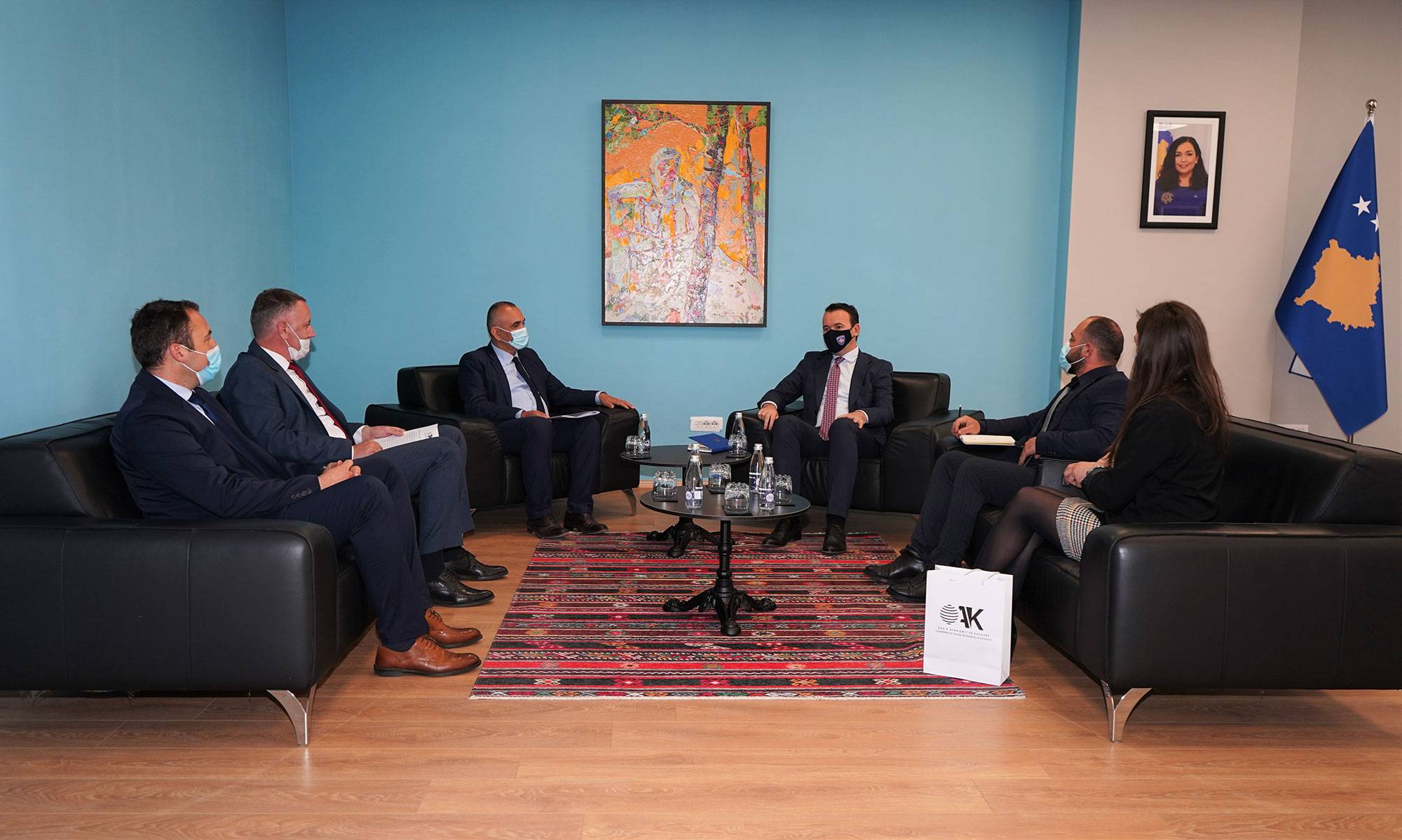 Ministri Faton Peci priti në takim përfaqësuesit e Odës së Afarizmit të Kosovës