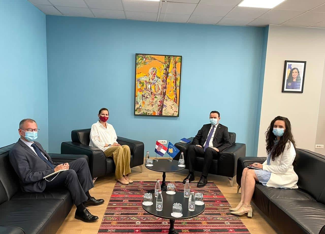 Ministar Faton Peci sastao se sa ambasadorkom Hrvatske Danijelom Barišić