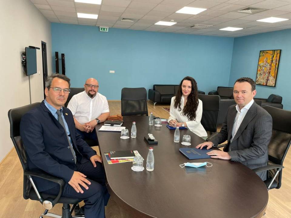 Ministri Peci pret në takim drejtorin e Caritas-it zviceran në Kosovë