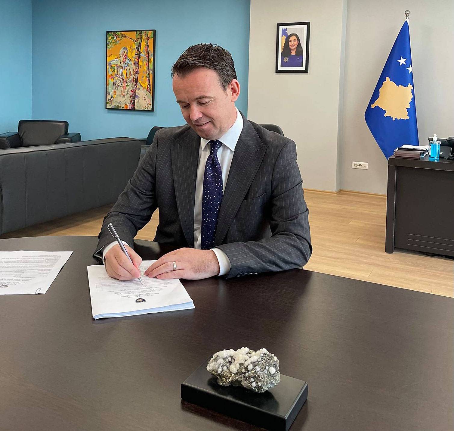 Ministri Faton Peci nënshkruan Programin për Pagesa Direkte