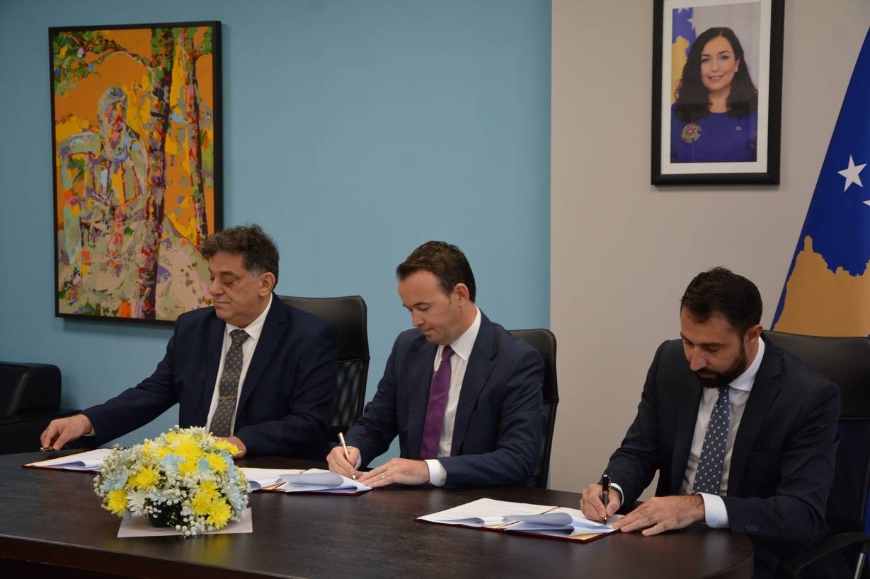 Ministri Faton Peci dhe Ministri Elbert Krasniqi nënshkruajnë Memorandum Mirëkuptimi me investitorë të huaj