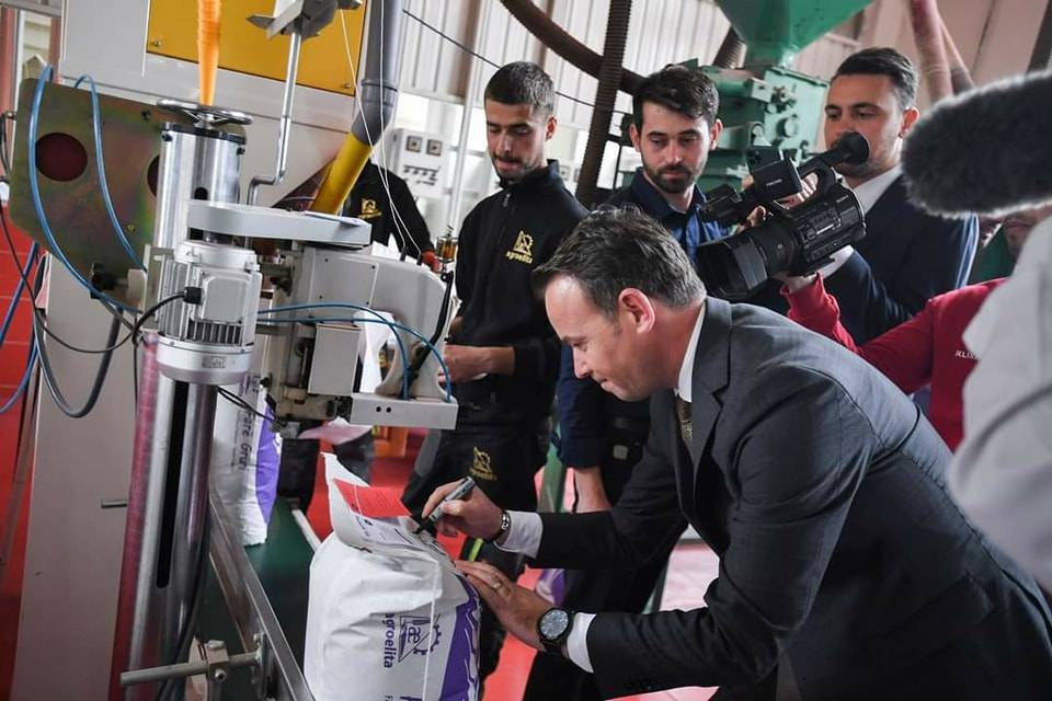 Ministri Peci: Kultivimi i boronicës një ndër historitë e suksesit të bujqve istogas