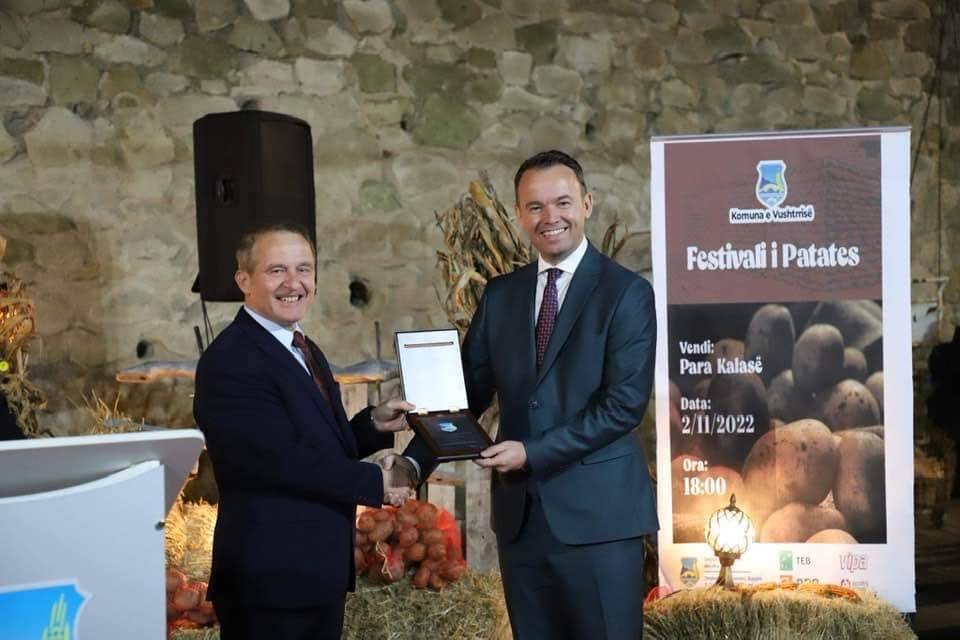 Ministri Peci merr pjesë në shënimin e Ditës së Patates