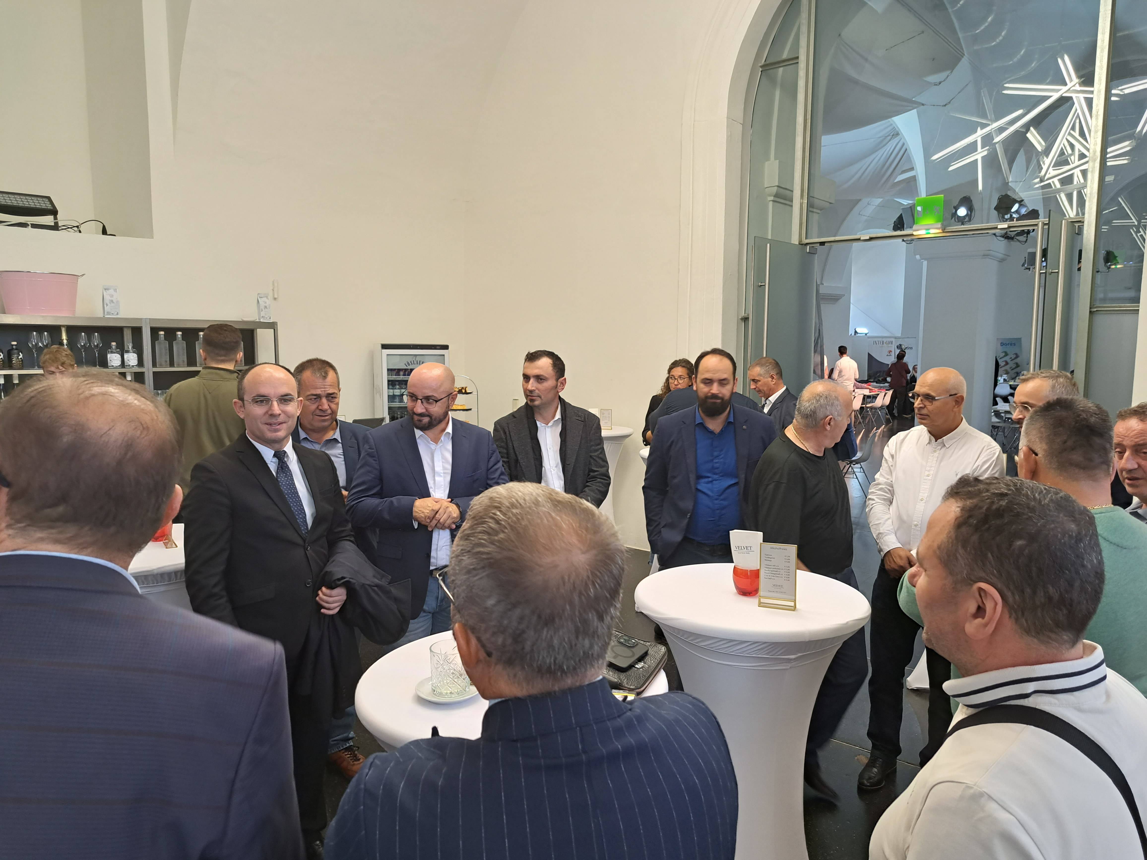 Zëvendësministri Demelezi vizitoi panairin e bizneseve shqiptare në Austri