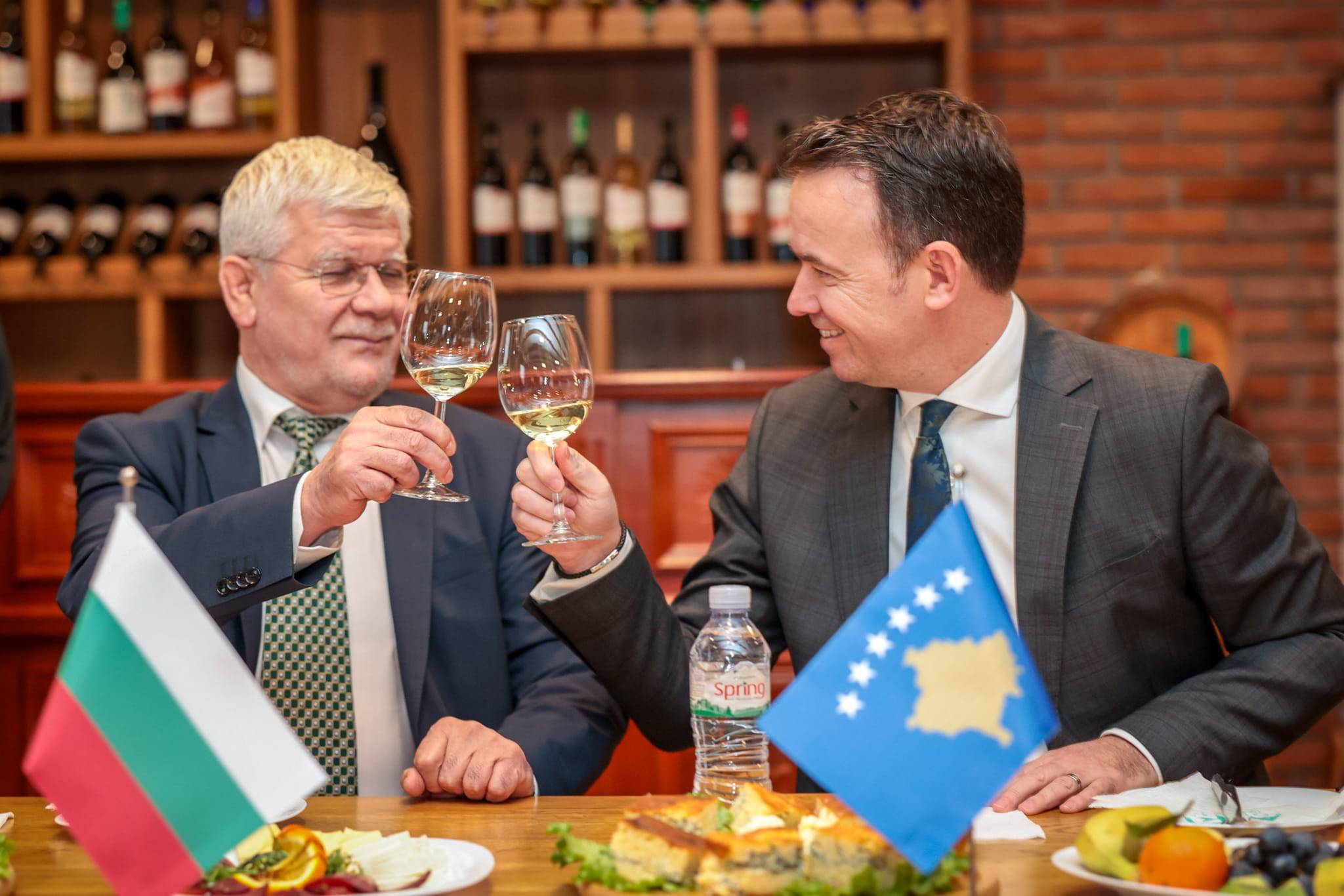 Ministar Peci i njegov bugarski kolega Kiril Vatev posećuju vinske podrume u Orahovcu