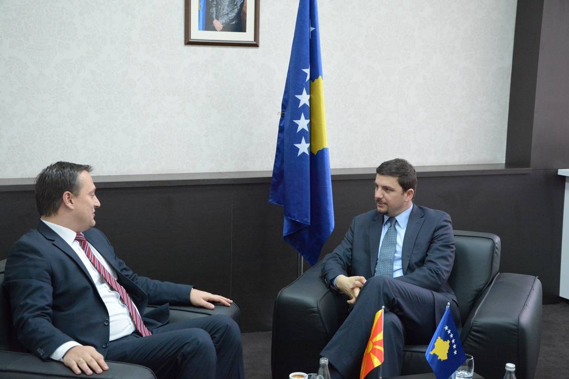 03_04_2015_1075760_Takim_me_ambasadorin_e_Maqedonise