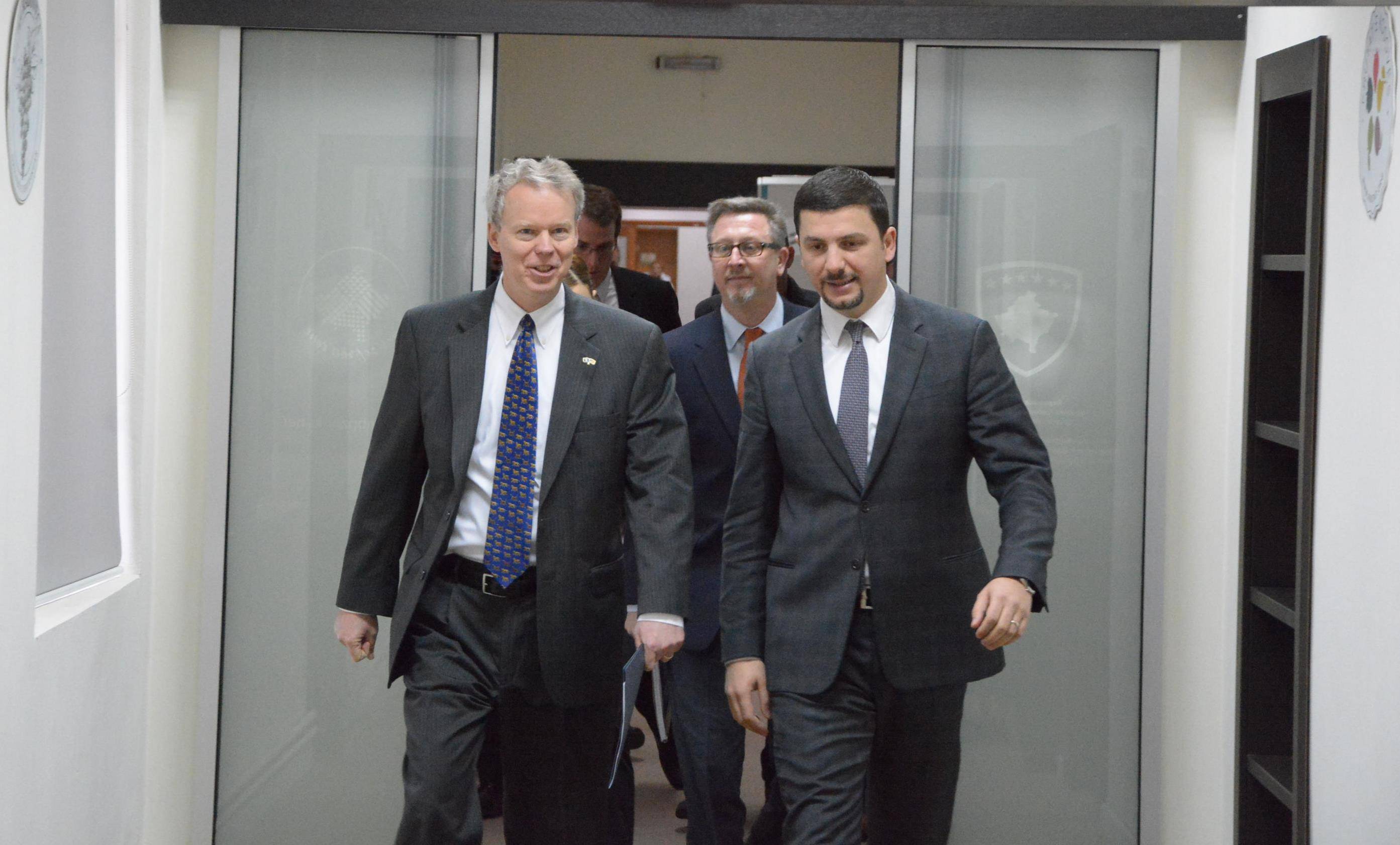 12_01_2016_8222780_Takim_me_Ambasadorin_Delawie__1_