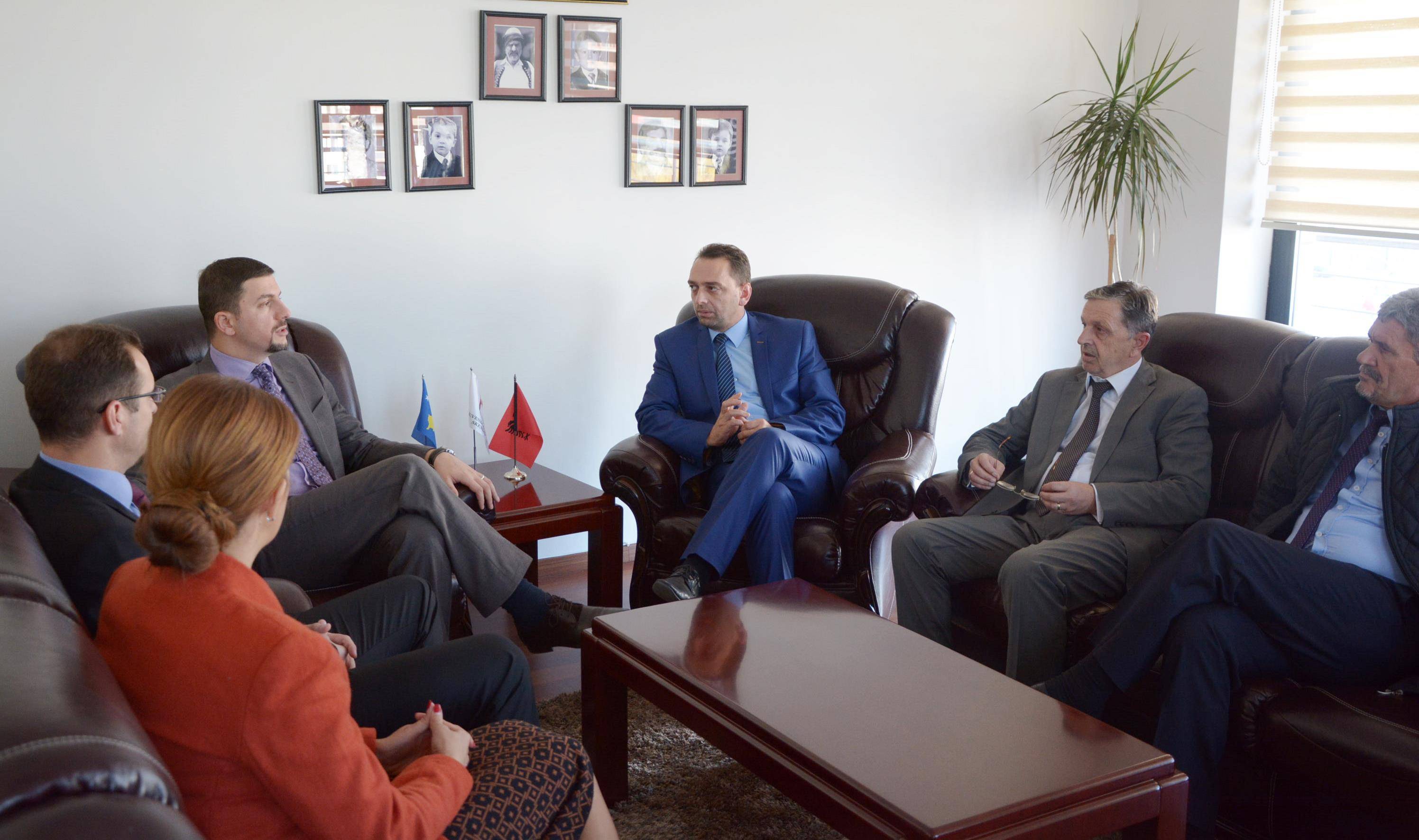 20_11_2015_5205000_Vizita_ne_Skenderaj__4_