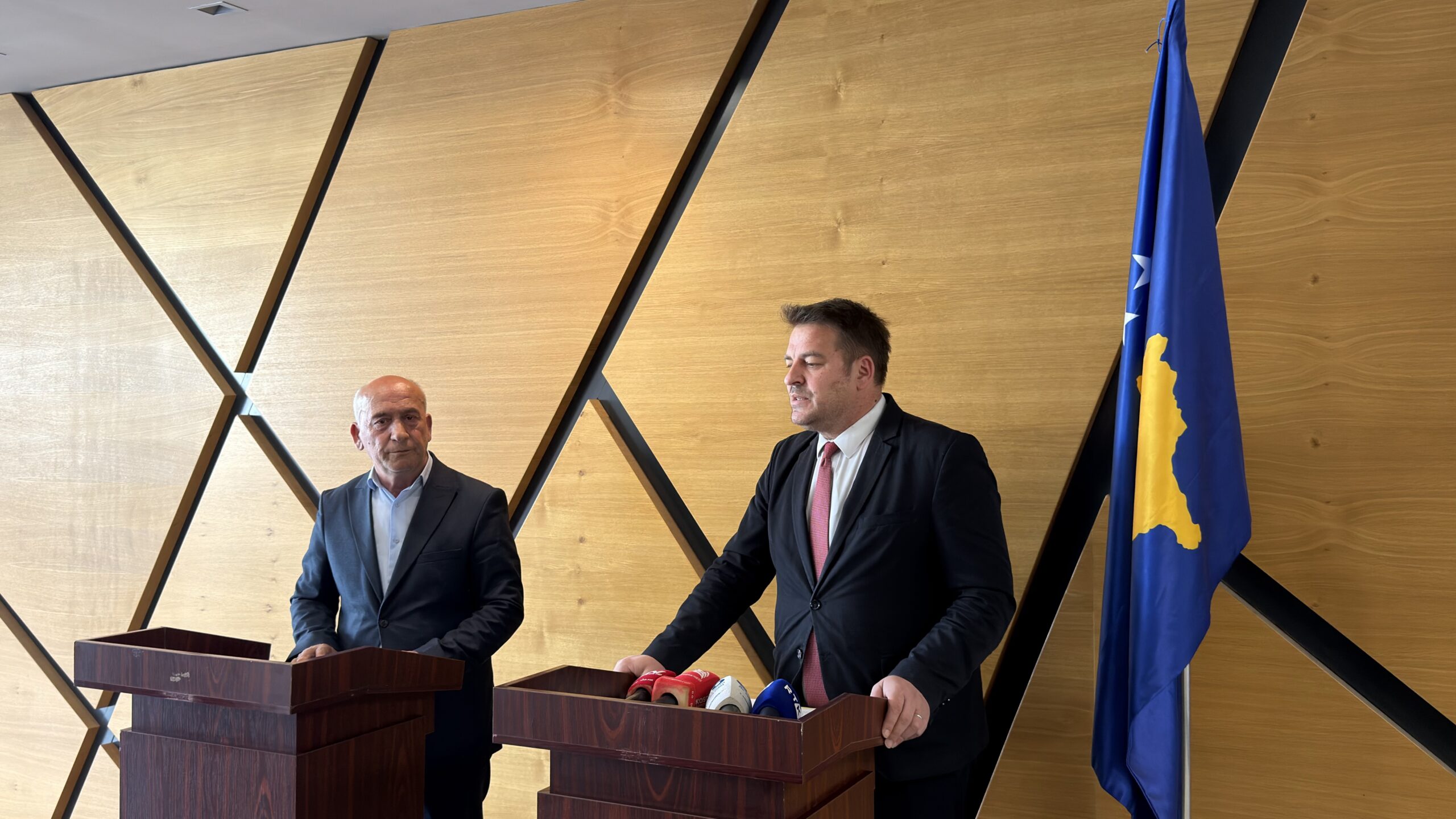 Ministri Armend Muja merr vendim për paketë masash për mbrojtjen e tregut të qumështit dhe prodhimit vendor